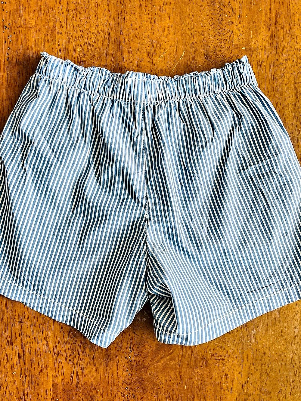 Old Navy Striped Shorts in Blue & White Size Small